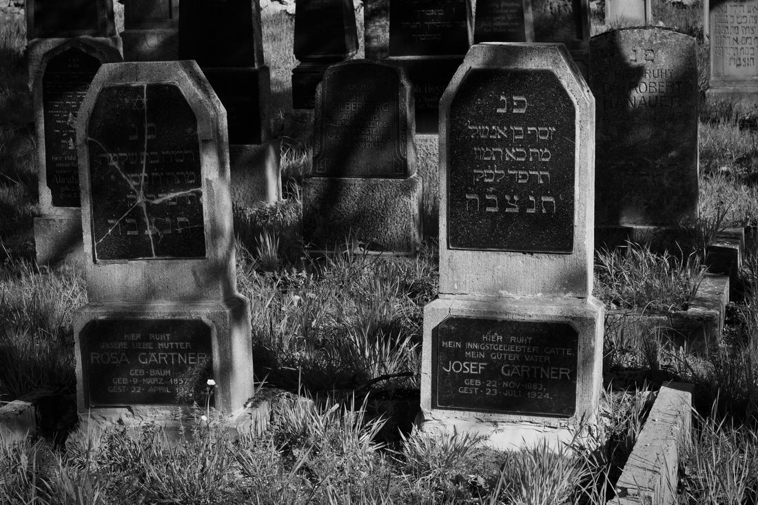 Are Jewish Cemeteries Open On Saturday