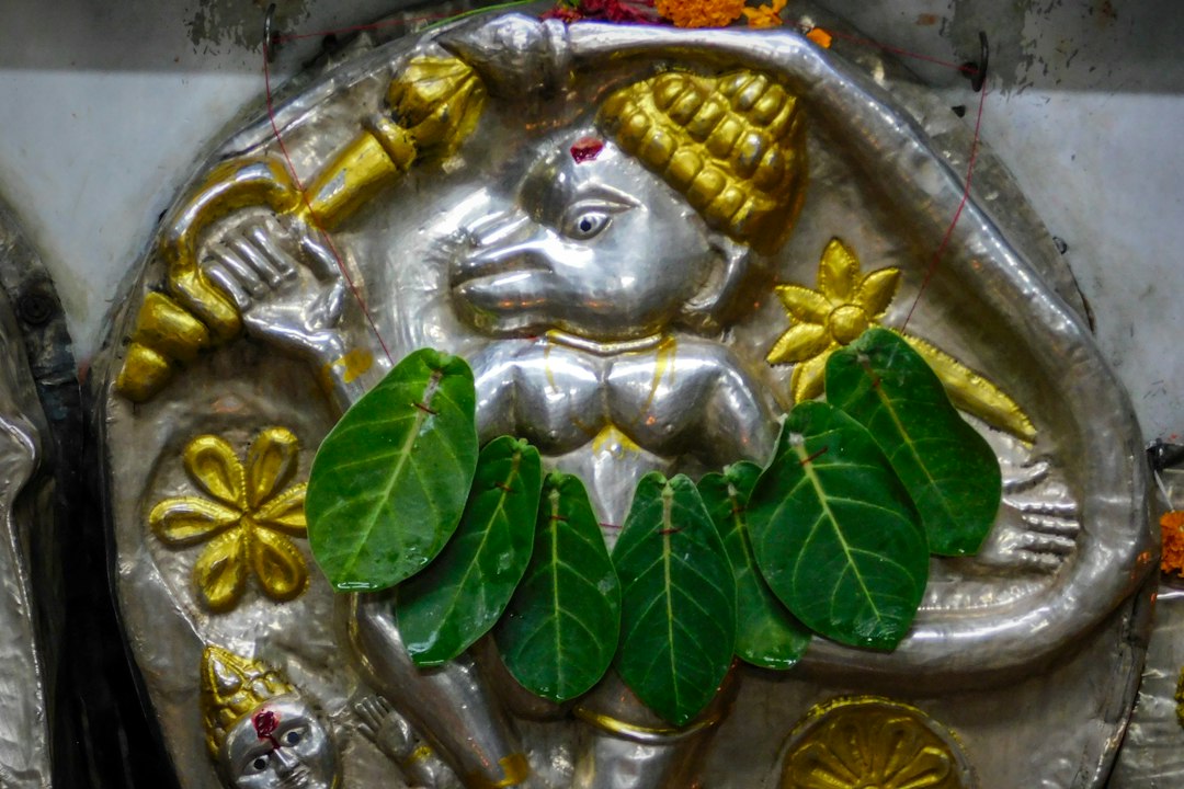 Can God Idol Face North