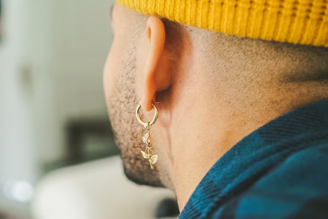 Do Christian Men Wear Earrings