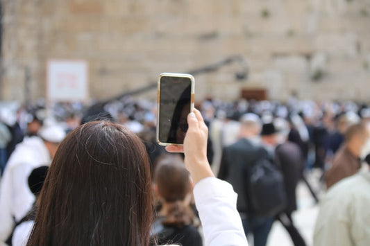 Why Do Jews Not Use Smartphones